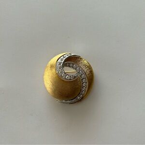 JJ Jonette Vintage Brushed Gold Silver Tone Rhinestones Circle Brooch Pin